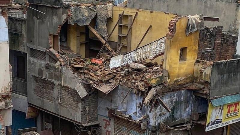 Wall of abandoned building collapses in Delhi's Chandni Chowk