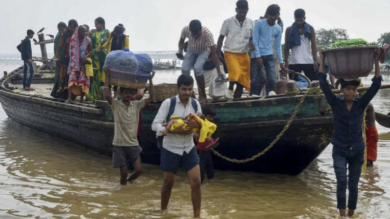 Water level of Ganga river crosses danger mark in Patna