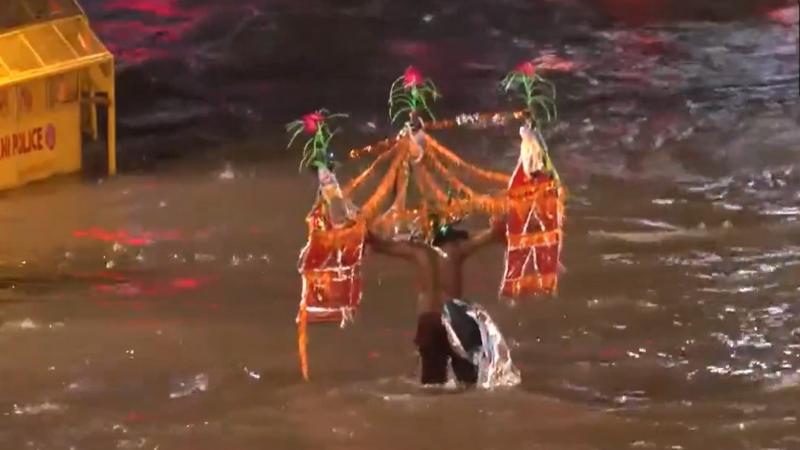 water was up to knees shiva devotee kept walking with kanwar on his shoulder