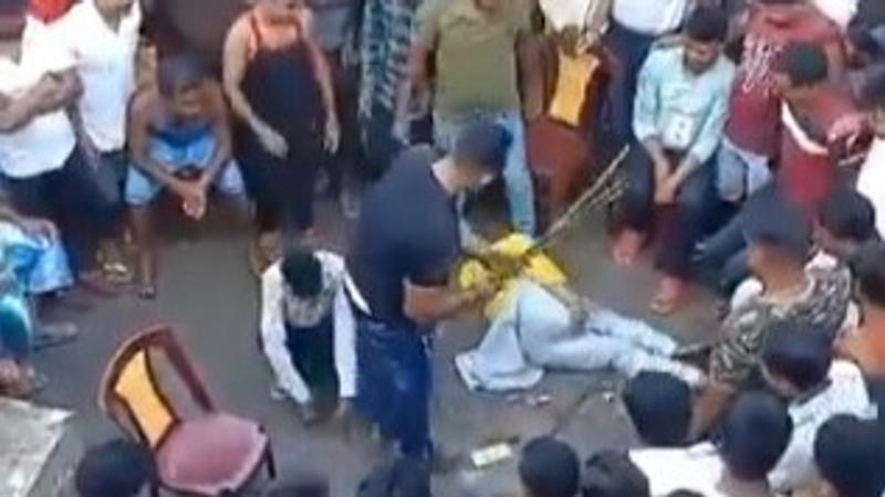 BJP's Amit Malviya Shares Video of Man Thrashing Woman Publicly in WB, says 'Mamata Curse For Women'