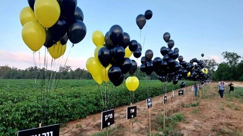 Protesters Released Black and Yellow Balloons in Southern Israel to Mark 9 Months Anniversary of War With Hamas