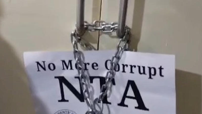 Hundreds of Protestors from Congress' NSUI Storm NTA Office, Lock it From Inside