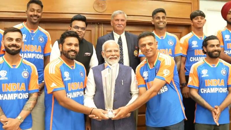 PM Modi with Team India