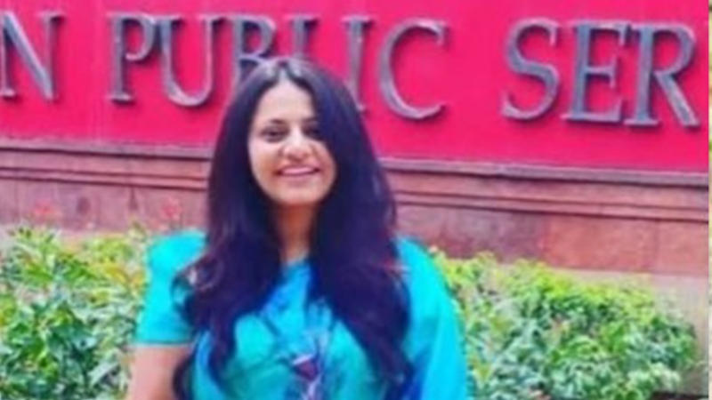 Pune traffic police sent notice to IAS Pooja Khedkar