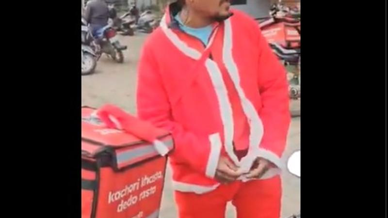 Zomato Delivery Boy, Dressed Up As 'Santa Claus' On Christmas, Forced To Remove Costume By Hindu Organisation