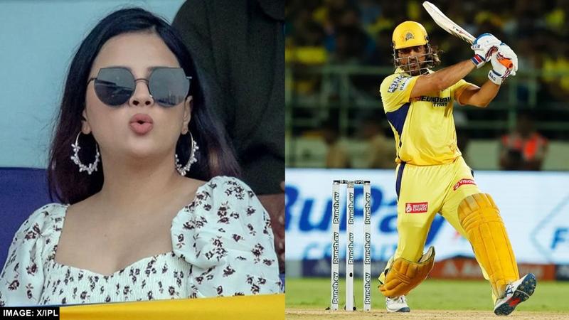 MS Dhoni Wife Sakshi Reaction on His Fire Batting
