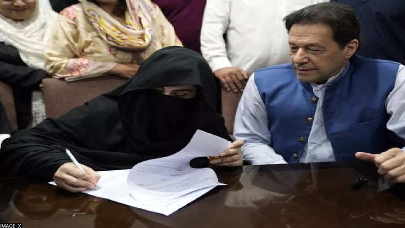 Imran Khan With His Wife Bushra Bibi