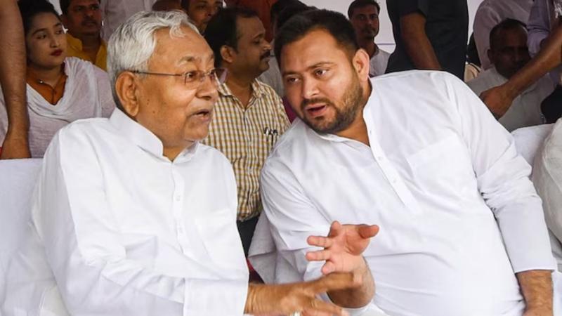 Nitish-tejashwi in same flight