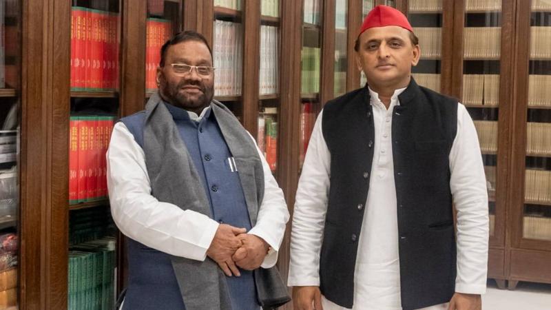 swami prasad maurya and akhilesh yadav