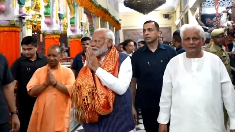  PM Modi offered prayers at Sankat Mochan Temple