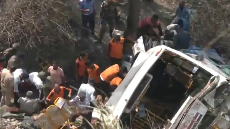 UP bus going to Vaishno Devi Jammu Kashmir temple fell into ditch
