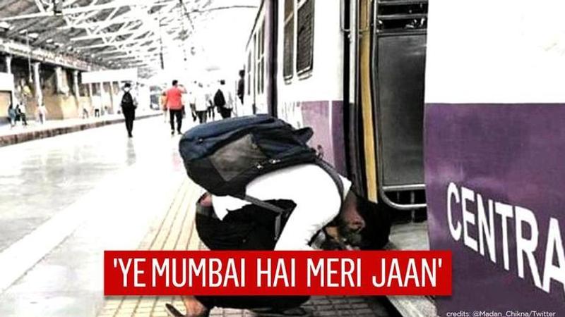 Man bows down in front of Mumbai Local before boarding, Netizens overwhelmed