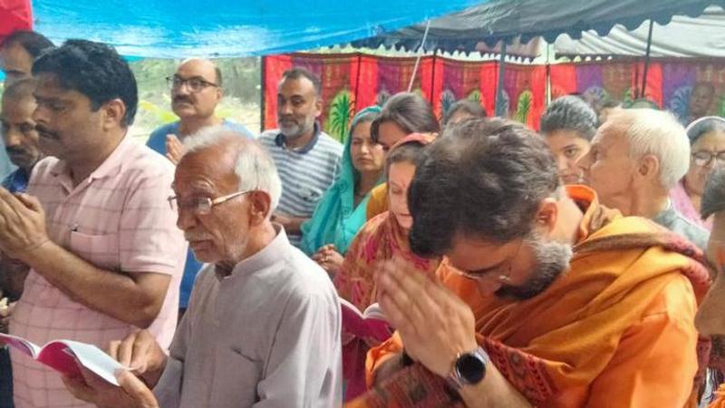 Kashmiri Pandits Hold Special Prayers In Shiv Temple