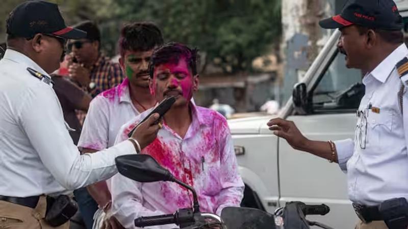 Delhi Police to Take Stringent Action on Drunken Driving, Red-Light Jumping on Holi