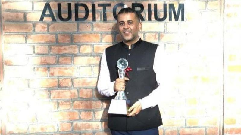 HILARIOUS: Here's Chetan Bhagat big takeaway after receiving an award at IIM Ahmedabad