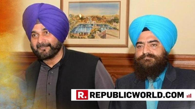 PATHETIC: Hafiz Saeed-aide Gopal Singh Chawla who Sidhu posed with in Kartarpur, sets Tiranga ablaze