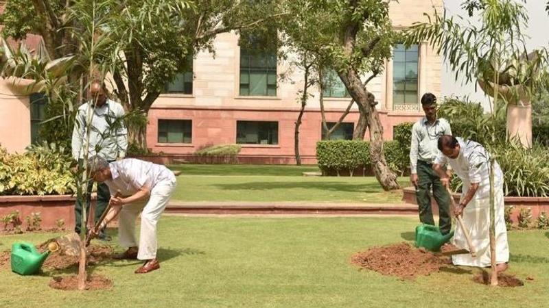 World Environment Day 2019: EAM S Jaishankar plants saplings, world leaders and personalities send in their appeals