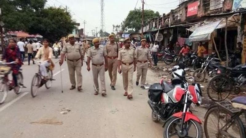 BIZARRE | Man Stops To Urinate On Road In UP, 2 Allegedly Flee With His Motorbike