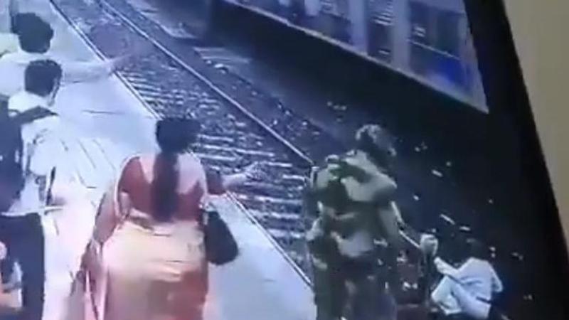 Brave Railway Police officers scupper suicide attempt at Mumbai Central station, video emerges