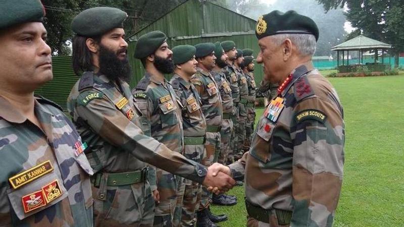 COAS General Bipin Rawat reviews hinterland security in the Kashmir Valley, visits Army school in Sopore