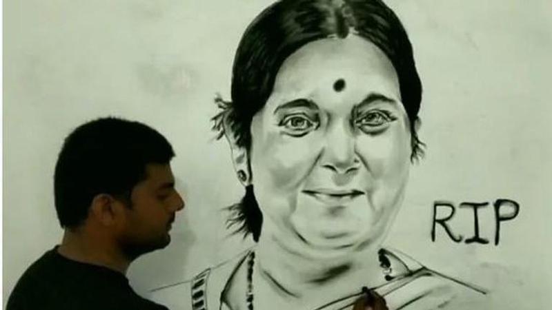 UP artist makes 6 feet charcoal portrait of Sushma Swaraj to pay tribute