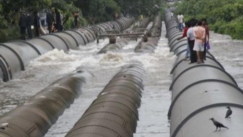 Water pipeline burst in Mumbai's Borivali