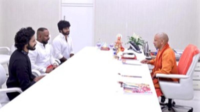 UP CM meets HanuMan team