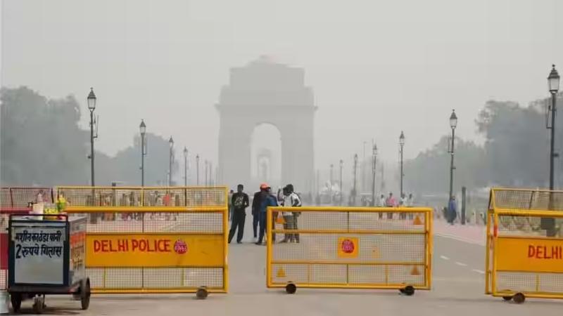 According to the System of Air Quality and Weather Forecasting and Research (SAFAR), the AQI at India Gate was recorded at 266,