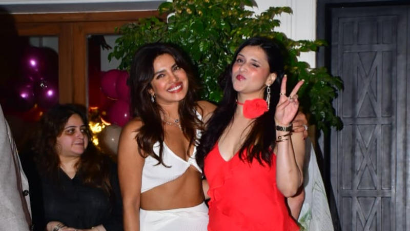 Mannara Chopra birthday bash