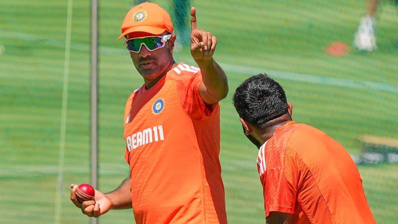 R Ashwin and Jasprit Bumrah in the nets