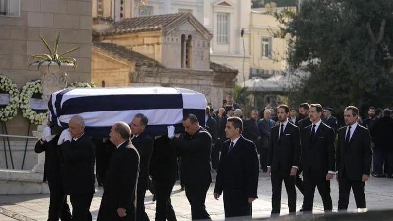 Thousands turn out to bid farewell to Greece’s former king | Republic World