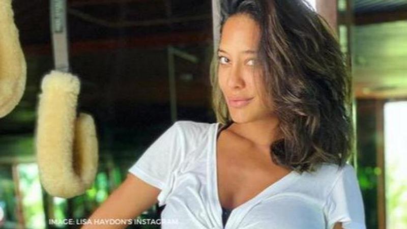 Lisa Haydon, Lara Haydon, breast feeding week