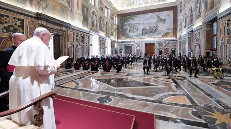 Pope hails Italy virus doctors, nurses as heroes at Vatican