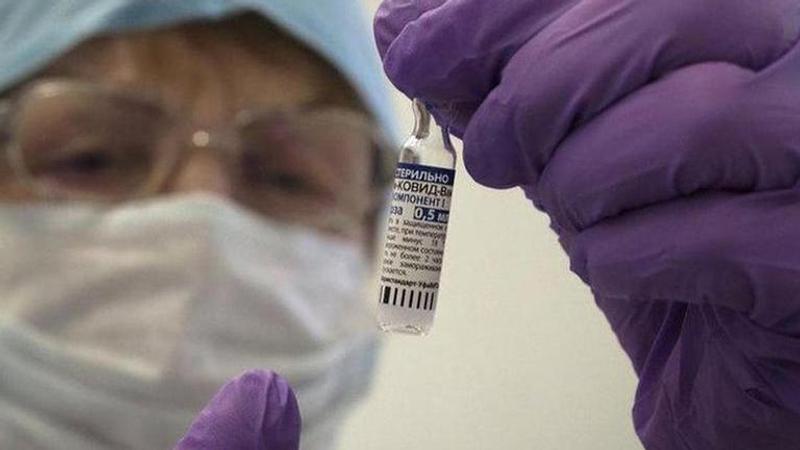 Elderly receive vaccine in Argentina amid scandal