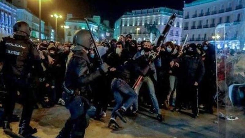 ‘Let Ireland live’: Police, Protesters Clash At Anti-Lockdown Demonstrations In Dublin