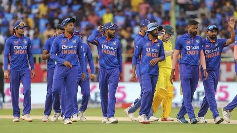 Australia defeat India by 10 wickets