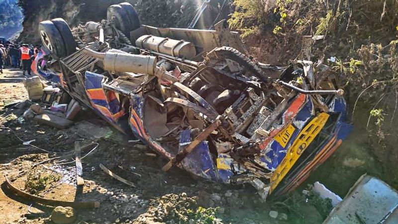 Vehicle carrying tendu leaves collectors falls into valley in Chhattisgarh