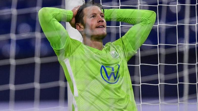 Wolfsburg's Weghorst apologizes for playing down virus fears