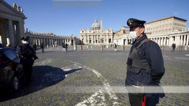 Police check cars around Vatican amid lockdown