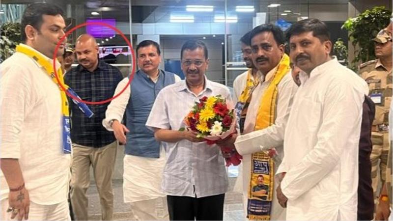 Bibhav Kumar with Arvind Kejriwal and Sanjay Singh at Lucknow airport 