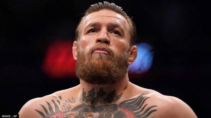 Conor McGregor breaks Francesco Facchinetti nose