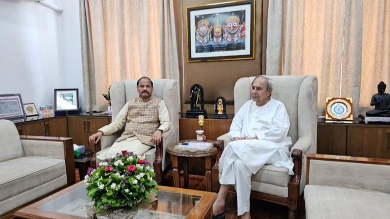 Naveen Patnaik with Odisha Governor Raghubar Das 