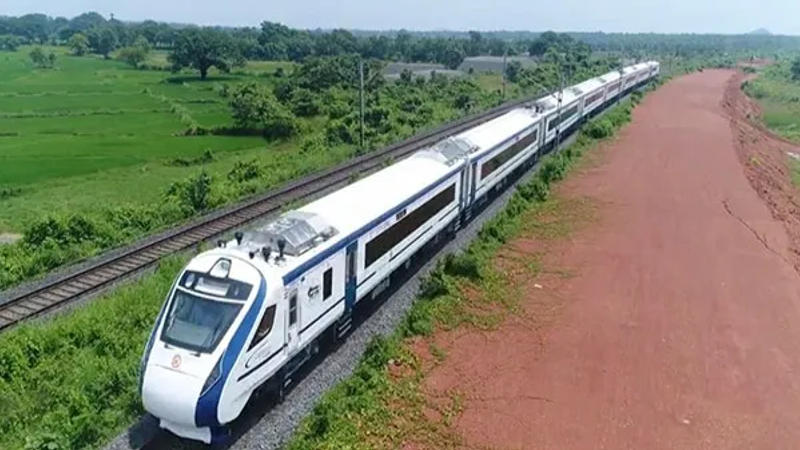 Vande Bharat Express Ayodhya to Delhi via Lucknow