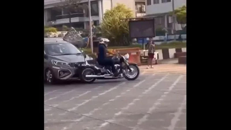 Viral Video: Mumbai Car-Bike Accident