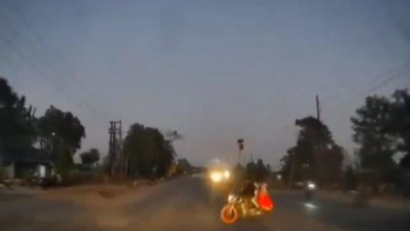 Viral: Speeding Car Smashes A Bike Near Palghar