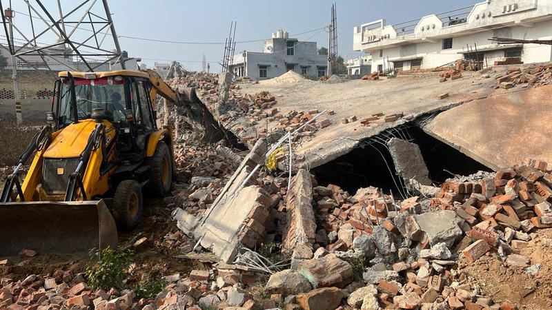 MCD Carries Out Demolition, Sealing Drive Against Unauthorised Constructions