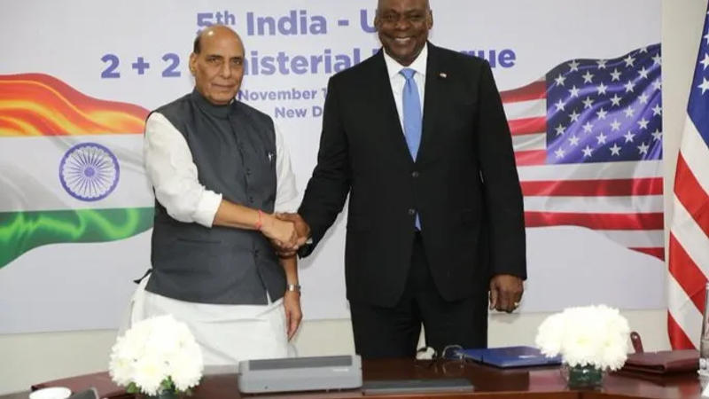 Indian Defence Minister Rajnath Singh with US Defence Secretary Llyod Austin 