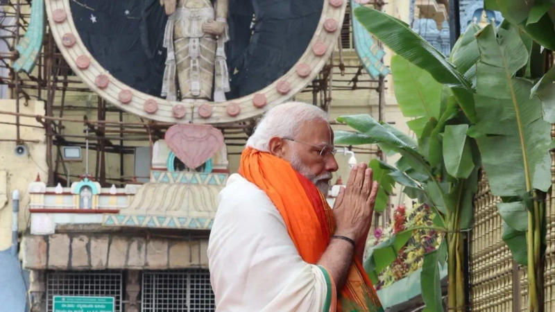 PM Modi offers prayers at Tirumala temple