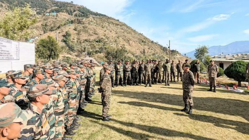 J&K: Army Commander Visits Siachen, Urges Troops to Be Prepared for Challenges