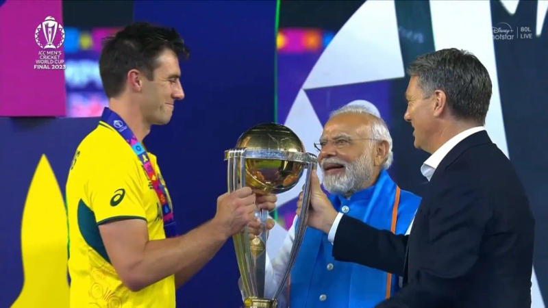 Pat Cummins gets the trophy from PM Modi